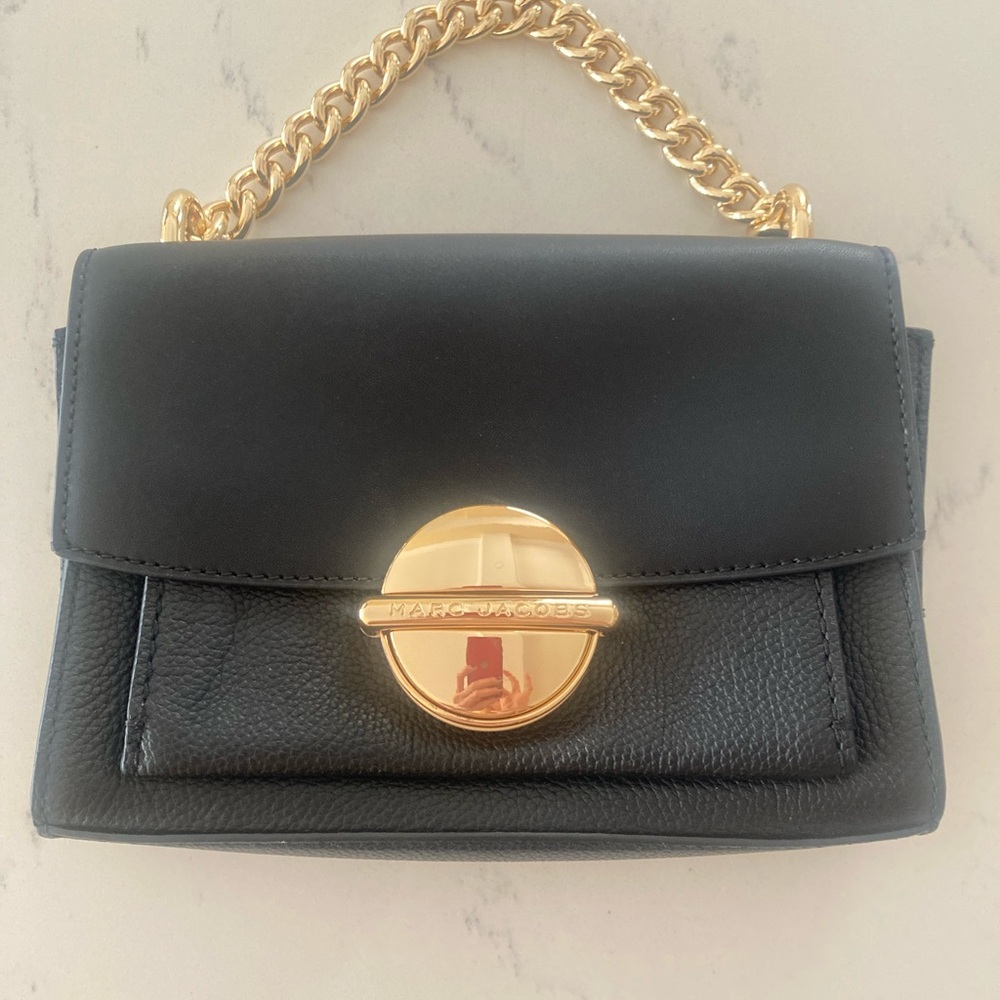 Marc Jacobs Black Leather Chain Bag
Like new. Medium Size. Perfect for event